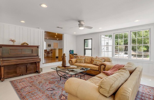 Martindale House | Peaceful Historic Luxury on the River, 4/2 w/ watercrafts, fine finishes