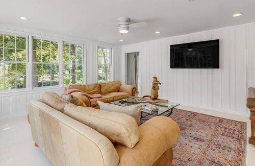Martindale House | Peaceful Historic Luxury on the River, 4/2 w/ watercrafts, fine finishes