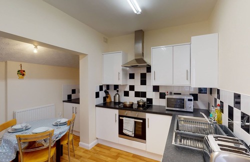 Peterborough House | Tranquil Retreat: Family-Friendly Getaway Awaits You