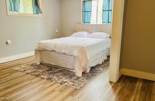 Deedsville House | Peaceful home right on the lake!