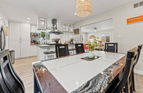 Huntington Beach House | Family-Friendly Home Near Beach & Disneyland - Rated 10/10