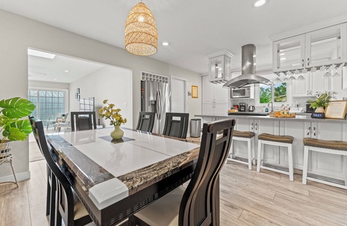 Huntington Beach House | Family-Friendly Home Near Beach & Disneyland - Rated 10/10