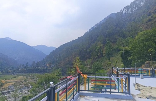 Uttarkashi Bed & Breakfast | Tranquil Homestay: Perfect for Families and Pets