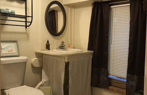 Little Torch Key House | Relaxing Island Studio with Kitchen and Breakfast Options