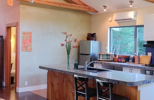 Denman Island House | Idyllic Island-Style Retreat with Family-Friendly Amenities
