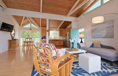 Kehena Villa | Tranquil Kehena Beach Treehouse Villa with Star Deck Awaits