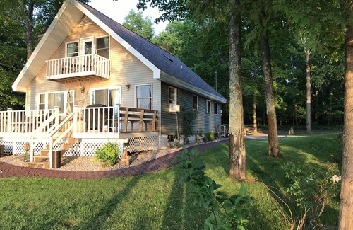 Traverse City House | Tranquil Traverse City Lake House with Kayaks & Sauna