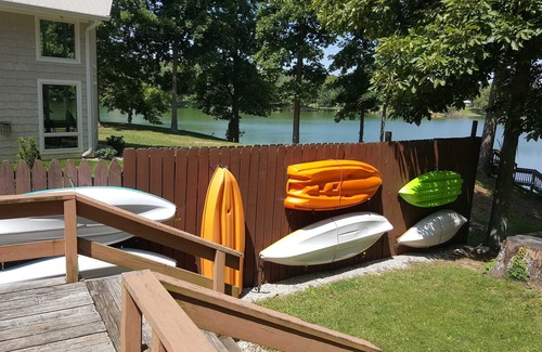 Scotland Cabin | Tranquil Lake House Cabin with Free Kayaks & Direct Access