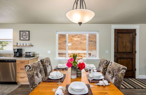 Florence House | Serene Lake Getaway: Pet-Friendly & Steps from Siltcoos