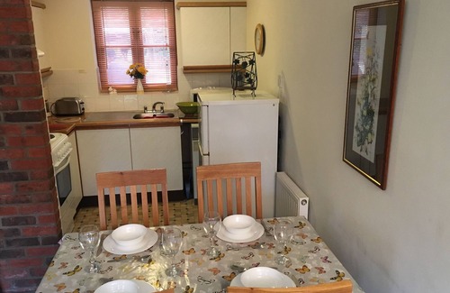 Irstead Cottage | Tranquil Lakeside Cottage with Oceanfront Views & Breakfast