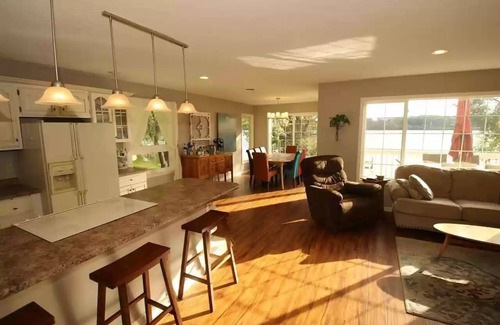 Spirit Lake House | Serene Lakeside Retreat with Ocean Views & Breakfast