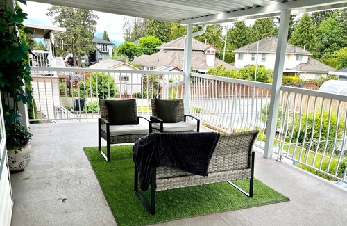 Maple Ridge House | Tranquil Modern Home with Kitchen & Child-Friendly Amenities