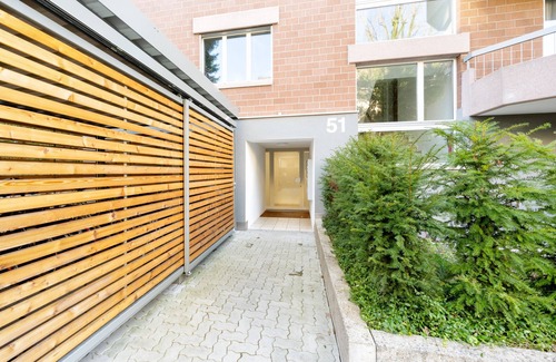 Enge Apartment | Tranquil Stay in the Heart of Zürich with Family Amenities