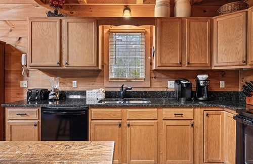 Townsend Cabin | Serene Lodge-Style Retreat with Hot Tub in Nature's Embrace