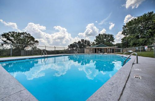 Emerald Beach House | Cozy Log Cabin Just Steps from Table Rock Lake!