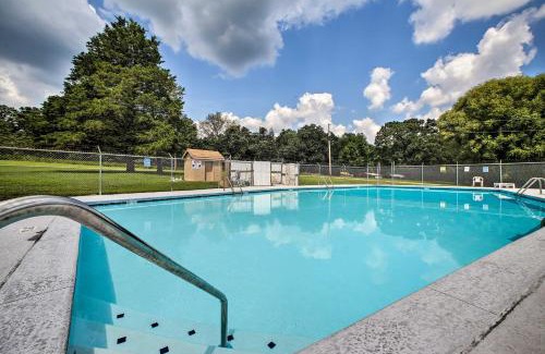 Emerald Beach House | Cozy Log Cabin Just Steps from Table Rock Lake!