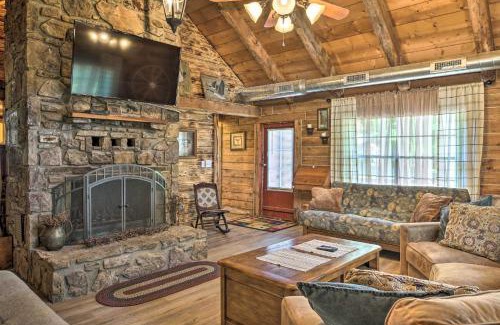 Emerald Beach House | Cozy Log Cabin Just Steps from Table Rock Lake!