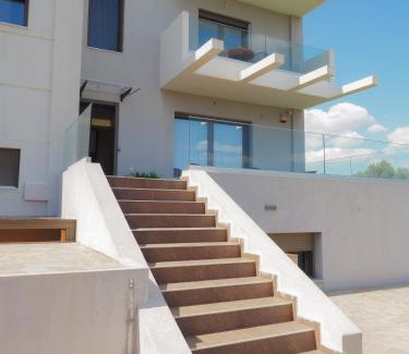 Pikermi Apartment | Serene Maisonette Retreat Close to Rafina for Families