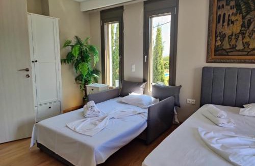 Pikermi Apartment | Serene Maisonette Retreat Close to Rafina for Families