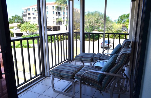 Palma del Mar Condo | Serene Monthly Rental in St. Petersburg for Families
