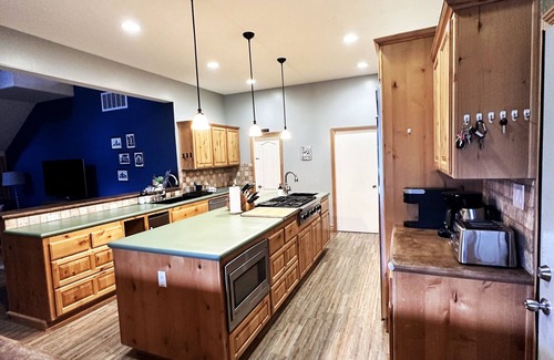 Alta Sierra Cabin | Relaxing Mountain Cabin with Hot Tub & Pet-Friendly Comfort