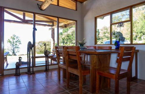 Poasito House | Tranquil Mountain Retreat at Coyote House - Family & Pet Friendly