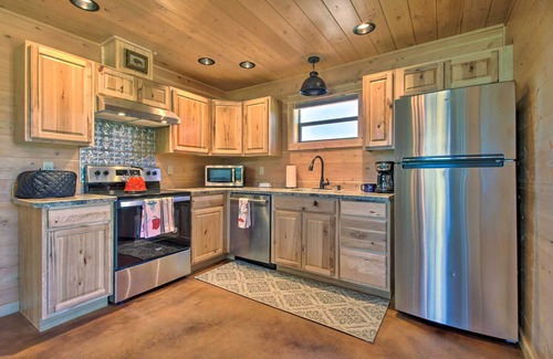 Livingston Cabin | Tranquil Mountain Retreat Near Yellowstone with Spa & Kitchen