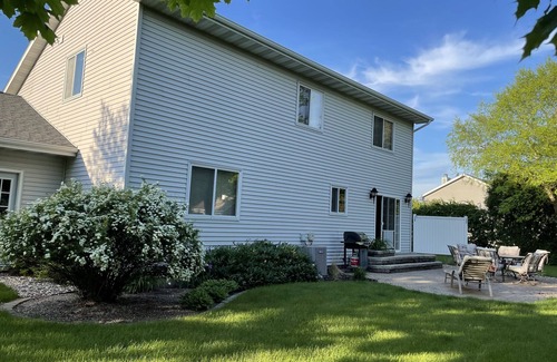 Butte Des Morts House | Tranquil Stay in Peaceful Neighborhood Near EEA Grounds