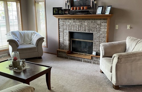 Butte Des Morts House | Tranquil Stay in Peaceful Neighborhood Near EEA Grounds