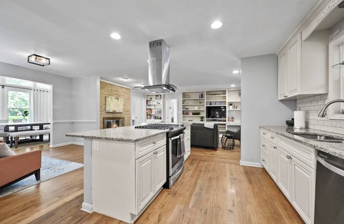 Dunwoody House | Serene Retreat Near Downtown Atlanta with Pet-Friendly Amenities