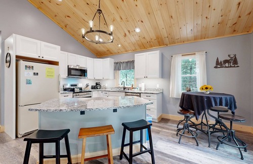 Wolfeboro House | Peaceful new cabin, close to downtown, rail trail & beaches for all seasons fun