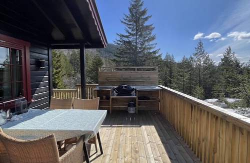 B House | Tranquil Cabin Retreat Near Bø with Pool and Spa Access