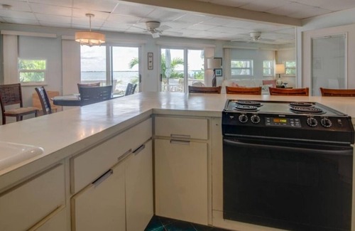 Summerland Key Cottage | Serene Oceanfront Cottage with Spa and Pet-Friendly Amenities