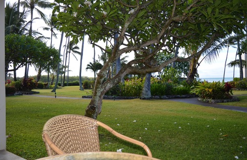 Ualapue Condo | Tranquil Ocean View Retreat with Pool and Breakfast Included