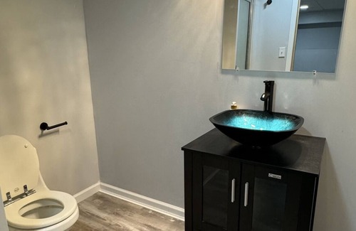 Buffalo House | Tranquil One Bedroom Retreat in University District