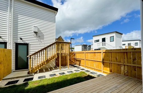 Papakura House | Inviting One Bedroom Retreat with Garage in Takanini