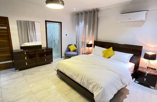 Accra Bed & Breakfast | Tranquil Retreat: Poolside Bliss Awaits Families