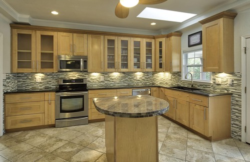 Northwest House | Tranquil Paradise: Oceanfront Retreat with Pool & Breakfast