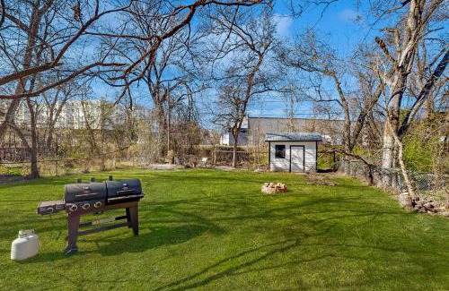 Cherrywood House | Serene Getaway: Pet-Friendly Retreat for Families