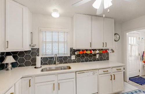 Cherrywood House | Serene Getaway: Pet-Friendly Retreat for Families