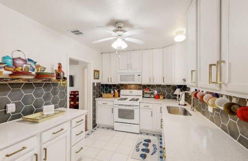 Cherrywood House | Serene Getaway: Pet-Friendly Retreat for Families