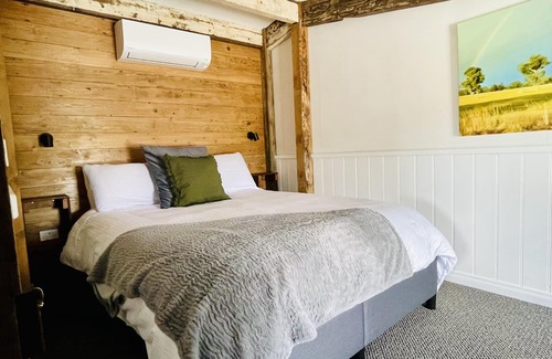 Benalla House | Tranquil Farm Retreat Just 5 Minutes from Benalla