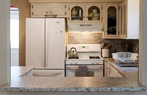 Hancock House | Tranquil Pines: Family-Friendly 3-Bedroom Retreat by Ocean