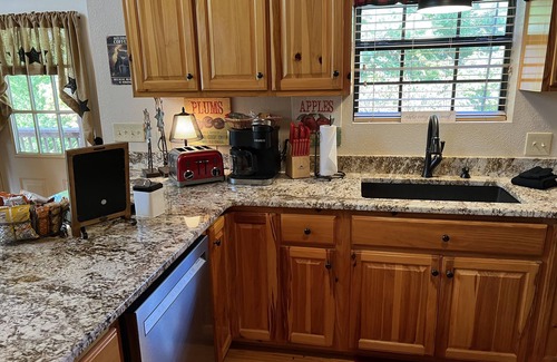 Copperhill Cabin | Perfect Escape at Peaceful Pines: Pet-Friendly Retreat