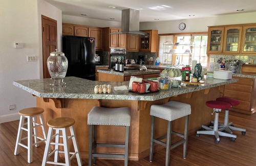 San Martin House | Tranquil Retreat with Spa, Pool and Pet-Friendly Comfort
