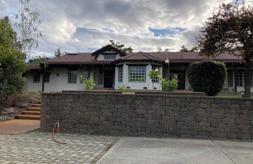 San Martin House | Tranquil Retreat with Spa, Pool and Pet-Friendly Comfort