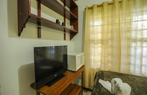 Florencia House | Peaceful place with 5 rooms Swimming pool equipped kitchen secured gated
