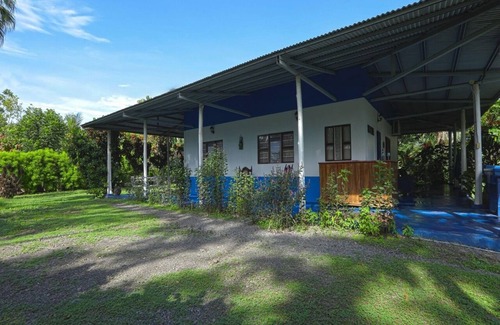 Florencia House | Peaceful place with 5 rooms Swimming pool equipped kitchen secured gated