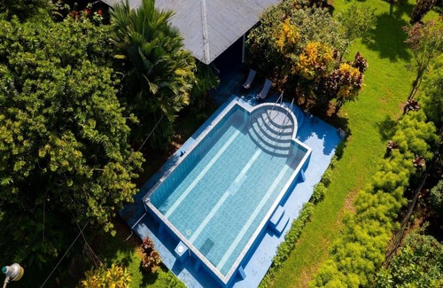 Florencia House | Peaceful place with 5 rooms Swimming pool equipped kitchen secured gated