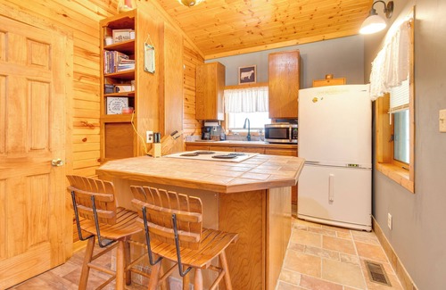 Graymont Condo | Idyllic Pontiac Barndominium with Spa & Pet-Friendly Comfort
